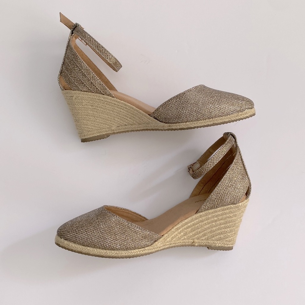 White Mountain Gold Shimmer Espadrille Wedges Size 8